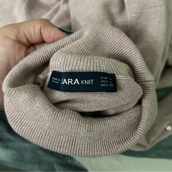 ZARA Pastel Pink Long-Sleeve Turtleneck Top Slim Fit Comfy White Pearl Buttons L - Picture 16 of 16